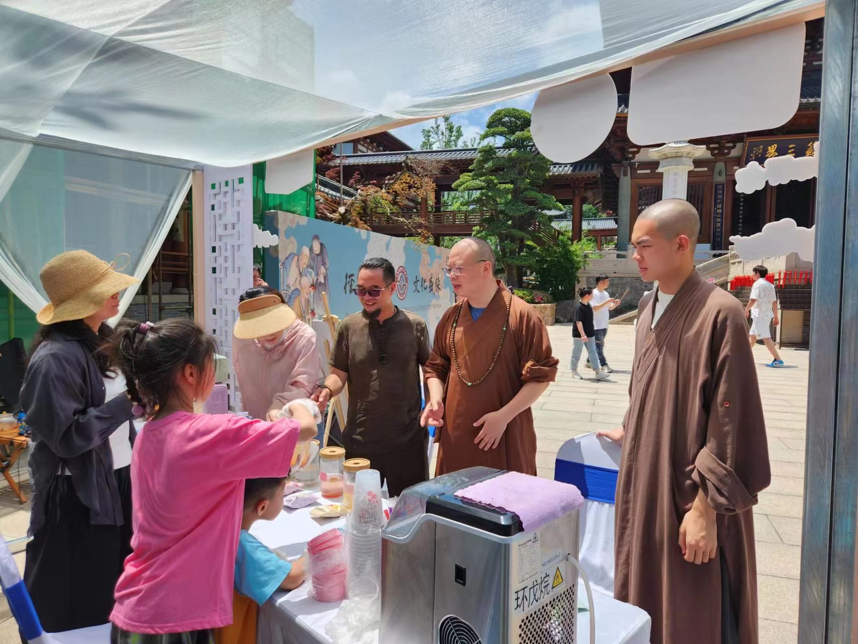 尊龙凯时(中国)人生就是搏!集团“茶乐蛙”品牌参加人类非遗“径山茶宴”文化推进大会暨杭州佛教“茶宴非遗”专研班开班仪式